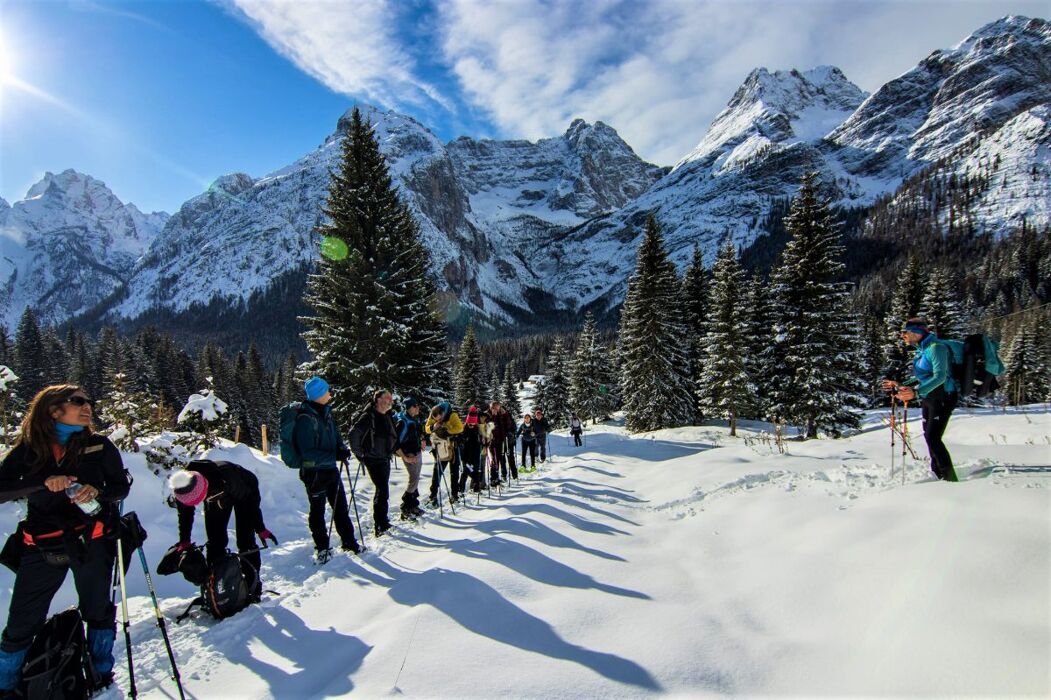Ciaspolata a Malga Maraia nelle Dolomiti del Cadore (Ciaspole Incluse) Ciaspolata a Malga Maraia nelle Dolomiti del Cadore (Ciaspole Incluse) desktop picture