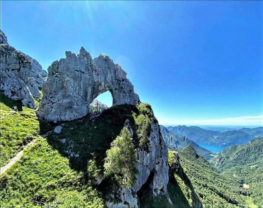 Escursione a Porta Prada: una finestra sul cielo Escursione a Porta Prada: una finestra sul cielo desktop picture