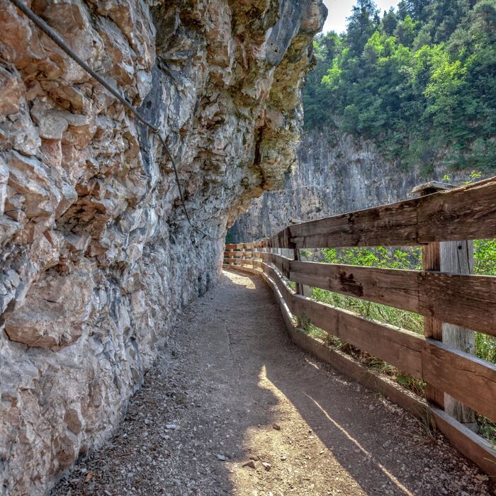 Fine settimana al Lago di Tovel e Sentiero nella Roccia di San Romedio Fine settimana al Lago di Tovel e Sentiero nella Roccia di San Romedio desktop picture