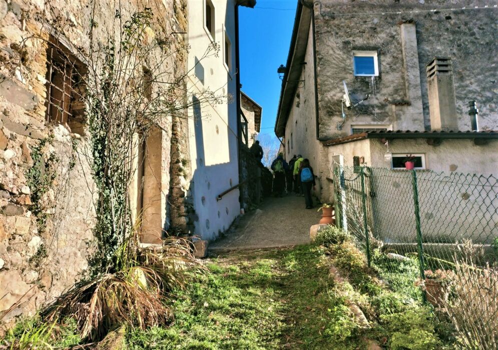Passeggiata al Tretto: Tra Miniere, Torrenti e Contrade Passeggiata al Tretto: Tra Miniere, Torrenti e Contrade desktop picture