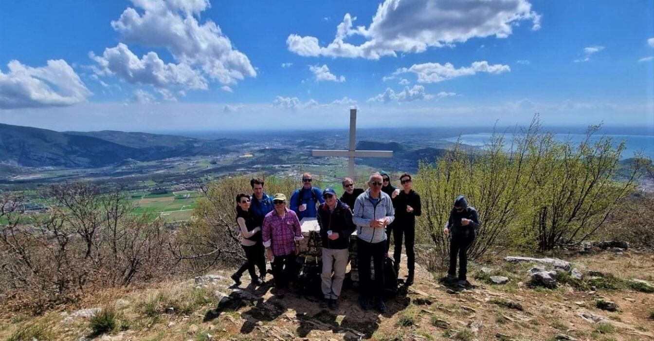 Monte Belpo e Hamlet’s circuit: camminate con vista sul Lago di Garda Monte Belpo e Hamlet’s circuit: camminate con vista sul Lago di Garda desktop picture
