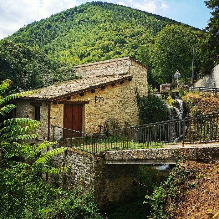 Pieve Torina: Una Camminata dal Vecchio Mulino all’Eremo di Sant’Angelo Pieve Torina: Una Camminata dal Vecchio Mulino all’Eremo di Sant’Angelo desktop picture