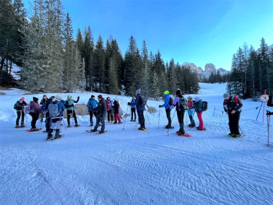 Ciaspolata a Misurina con vista sulle Tre Cime Ciaspolata a Misurina con vista sulle Tre Cime desktop picture