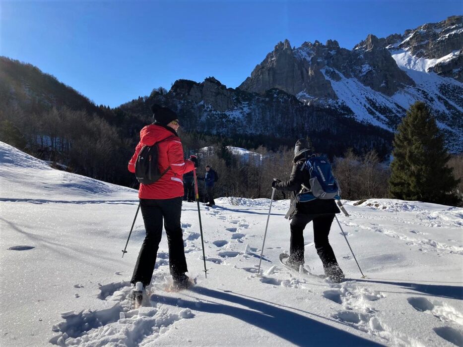 Ciaspolata a Cima Campogrosso nelle Piccole Dolomiti Ciaspolata a Cima Campogrosso nelle Piccole Dolomiti desktop picture