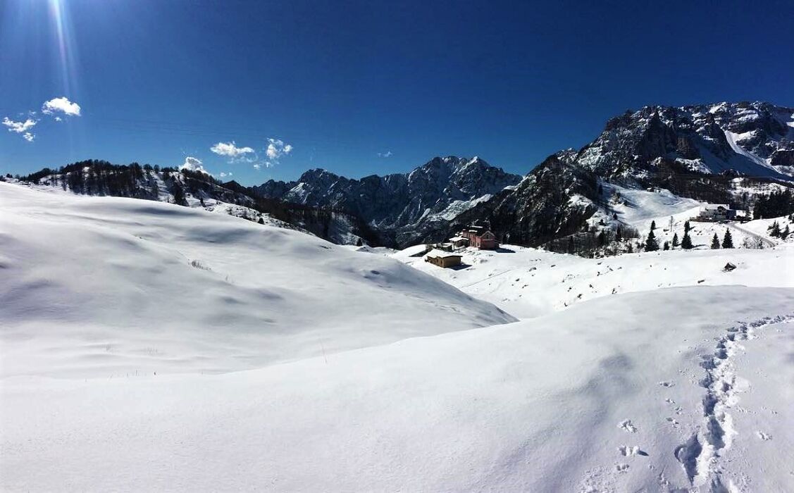Ciaspolata a Cima Campogrosso nelle Piccole Dolomiti Ciaspolata a Cima Campogrosso nelle Piccole Dolomiti desktop picture