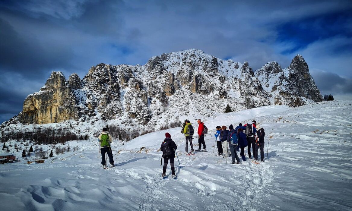 Ciaspolata a Cima Campogrosso nelle Piccole Dolomiti Ciaspolata a Cima Campogrosso nelle Piccole Dolomiti desktop picture