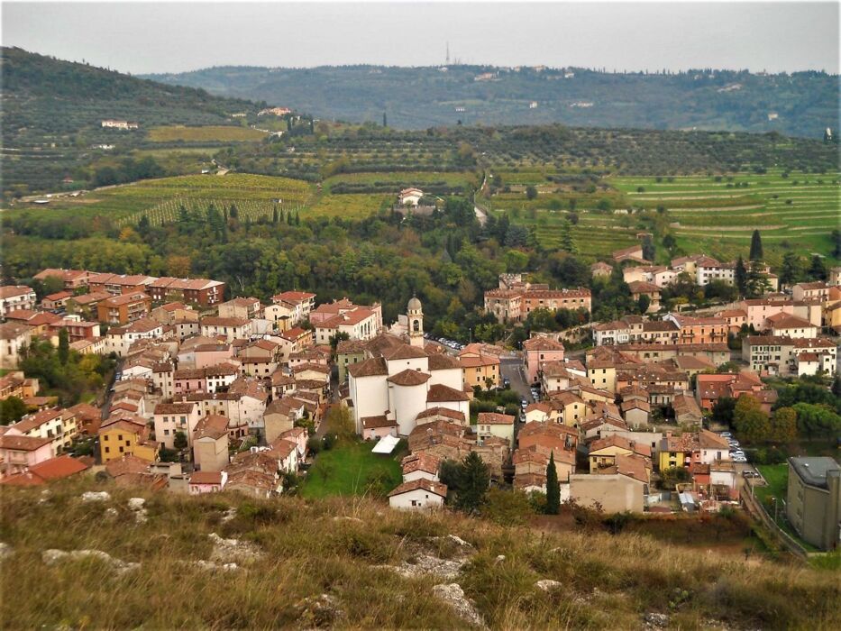 Il Sentiero Girardi: Escursione nelle Colline Veronesi Il Sentiero Girardi: Escursione nelle Colline Veronesi desktop picture