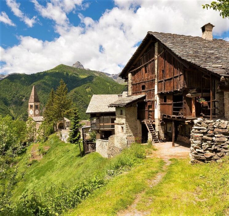 Escursione a Elva: Tra Scorci Adrenalinici e Splendide Borgate Escursione a Elva: Tra Scorci Adrenalinici e Splendide Borgate desktop picture