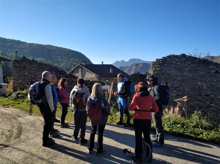 Escursione a Elva: Tra Scorci Adrenalinici e Splendide Borgate Escursione a Elva: Tra Scorci Adrenalinici e Splendide Borgate desktop picture