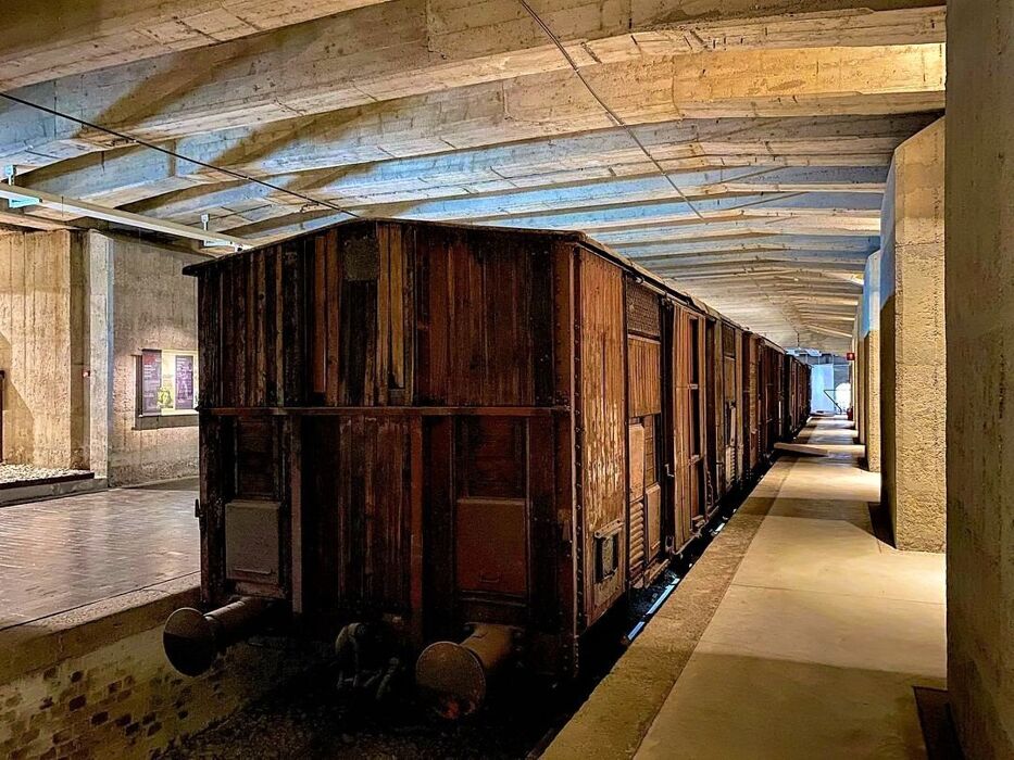 Il “Binario 21 Memoriale della Shoah” e la Stazione di Milano (Online) Il “Binario 21 Memoriale della Shoah” e la Stazione di Milano (Online) desktop picture