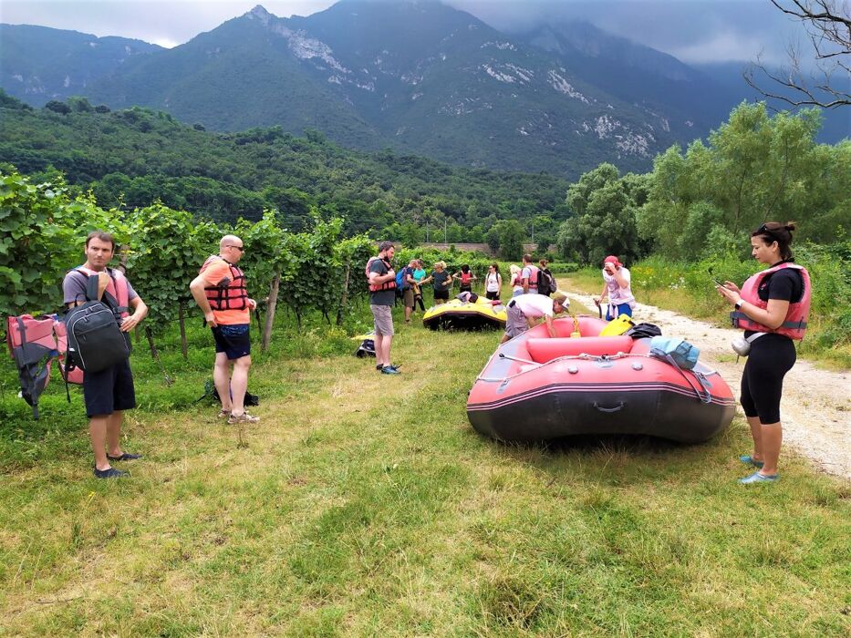 Discesa in Rafting con Aperitivo alla Chiusa di Ceraino Discesa in Rafting con Aperitivo alla Chiusa di Ceraino desktop picture