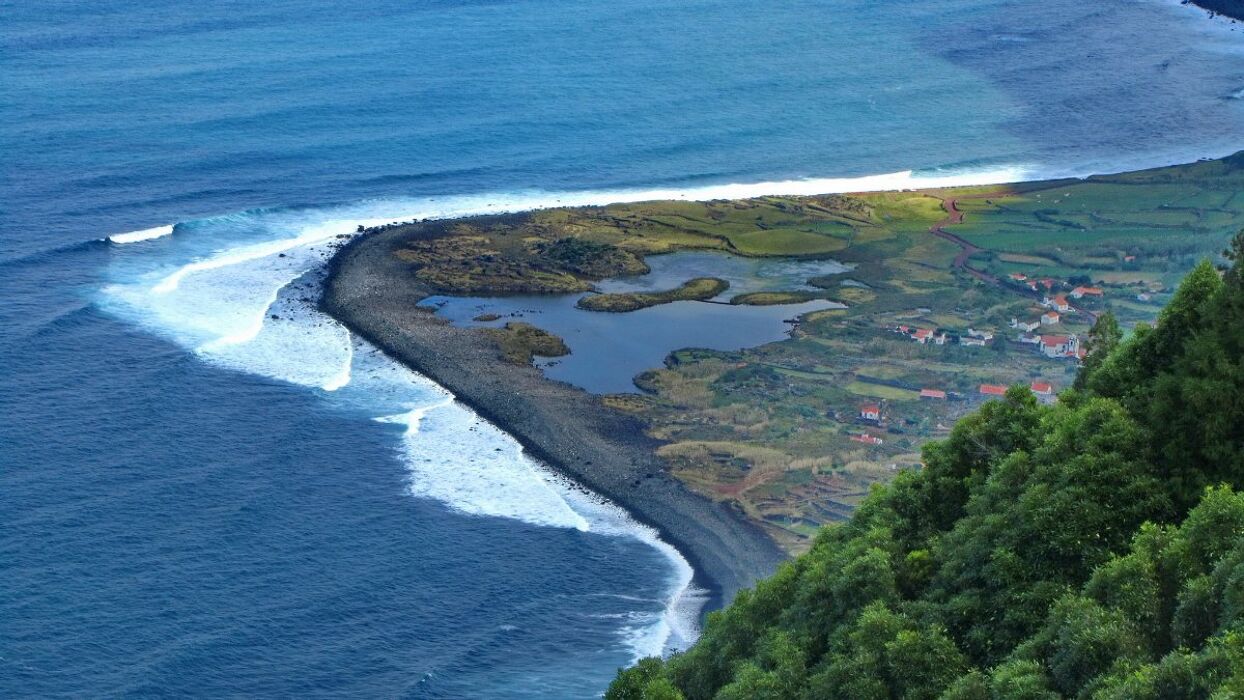 Alla Scoperta di Mete Lontane: le Vulcaniche Azzorre (Online) Alla Scoperta di Mete Lontane: le Vulcaniche Azzorre (Online) desktop picture