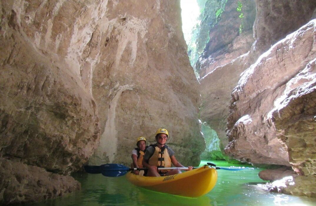 In Canoa tra le Spettacolari Gole del Rio Novella In Canoa tra le Spettacolari Gole del Rio Novella desktop picture