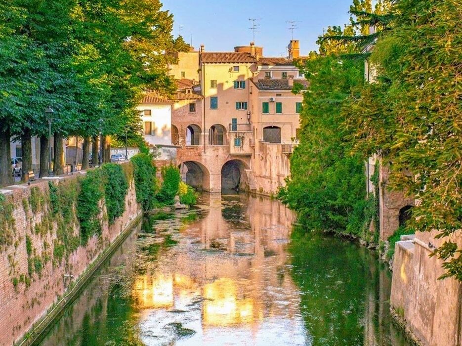 Passeggiata Poetica a Mantova con Dante e Virgilio Passeggiata Poetica a Mantova con Dante e Virgilio desktop picture