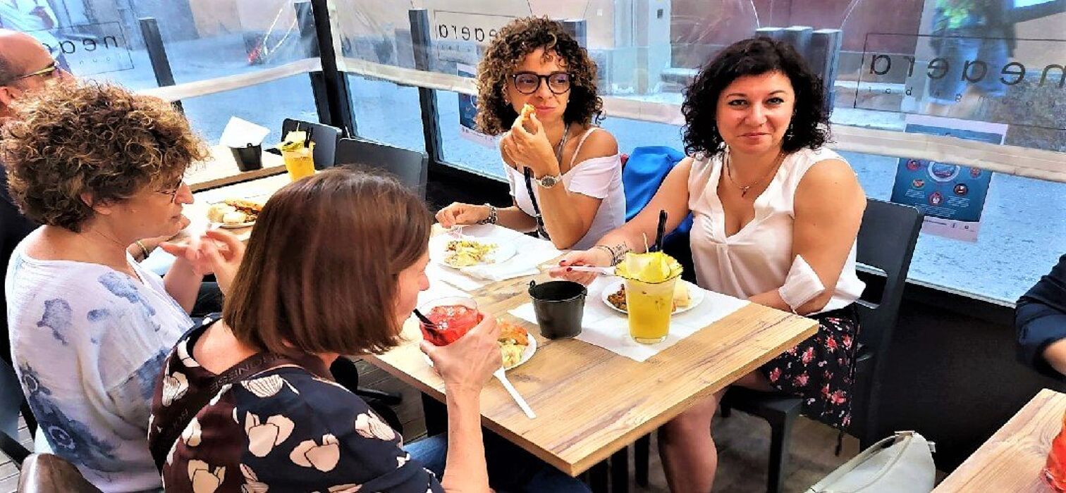 Aperitivo Meeters al Neaera Lounge Bar di Bologna Aperitivo Meeters al Neaera Lounge Bar di Bologna desktop picture