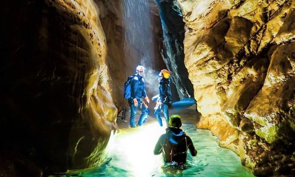 Canyoning Spettacolare tra le Cascate di Tignale sul Lago di Garda Canyoning Spettacolare tra le Cascate di Tignale sul Lago di Garda desktop picture