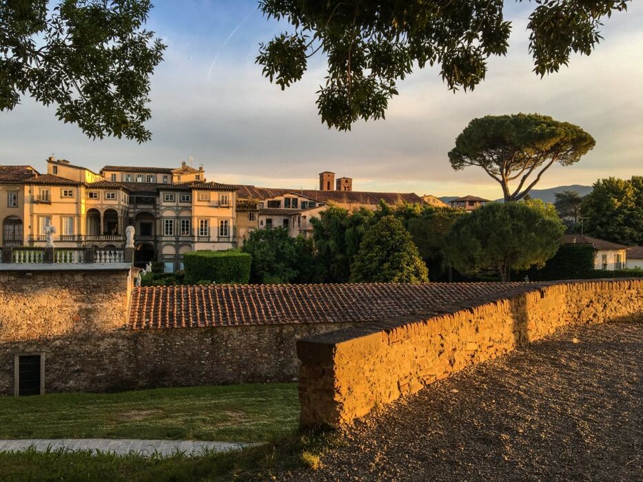 Lucca Insolita: Tour Serale tra Magia e Mistero Lucca Insolita: Tour Serale tra Magia e Mistero desktop picture