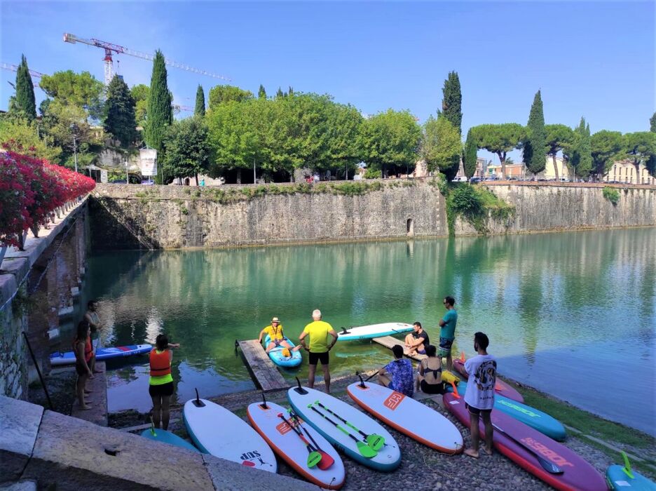 Tour in SUP con Yoga tra le mura di Peschiera del Garda Tour in SUP con Yoga tra le mura di Peschiera del Garda desktop picture