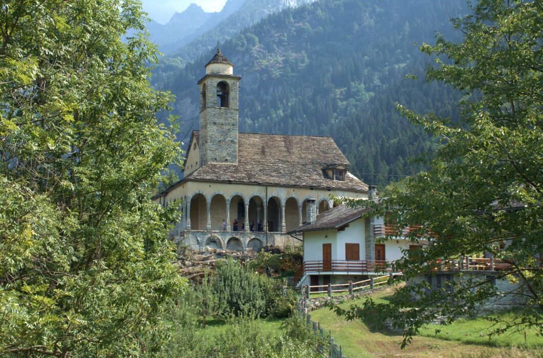 Orridi di Uriezzo: Trekking al Centro della Terra e Pranzo con Vista Orridi di Uriezzo: Trekking al Centro della Terra e Pranzo con Vista desktop picture