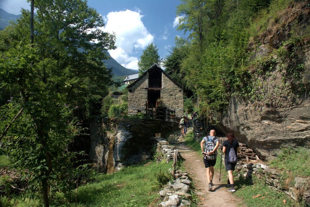 Orridi di Uriezzo: Trekking al Centro della Terra e Pranzo con Vista Orridi di Uriezzo: Trekking al Centro della Terra e Pranzo con Vista desktop picture