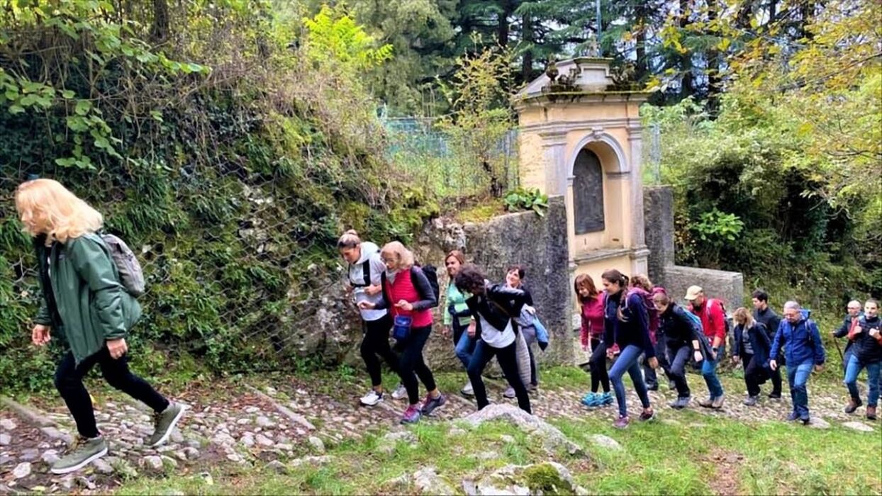 Un Balcone su Lecco: Escursione alla Madonna della Rovinata Un Balcone su Lecco: Escursione alla Madonna della Rovinata desktop picture