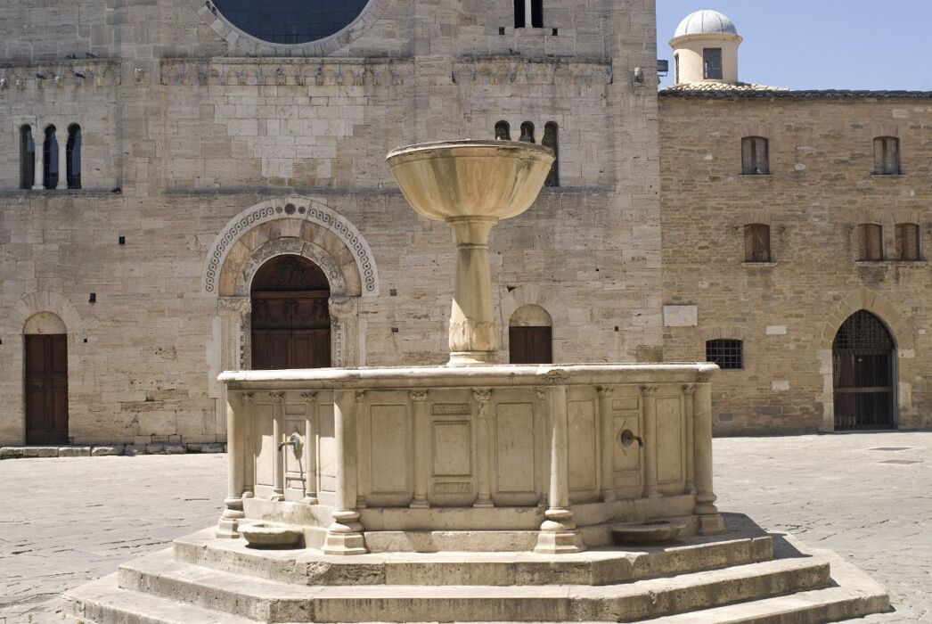 Passeggiata a Bevagna con Degustazione di Vini Umbri Passeggiata a Bevagna con Degustazione di Vini Umbri desktop picture