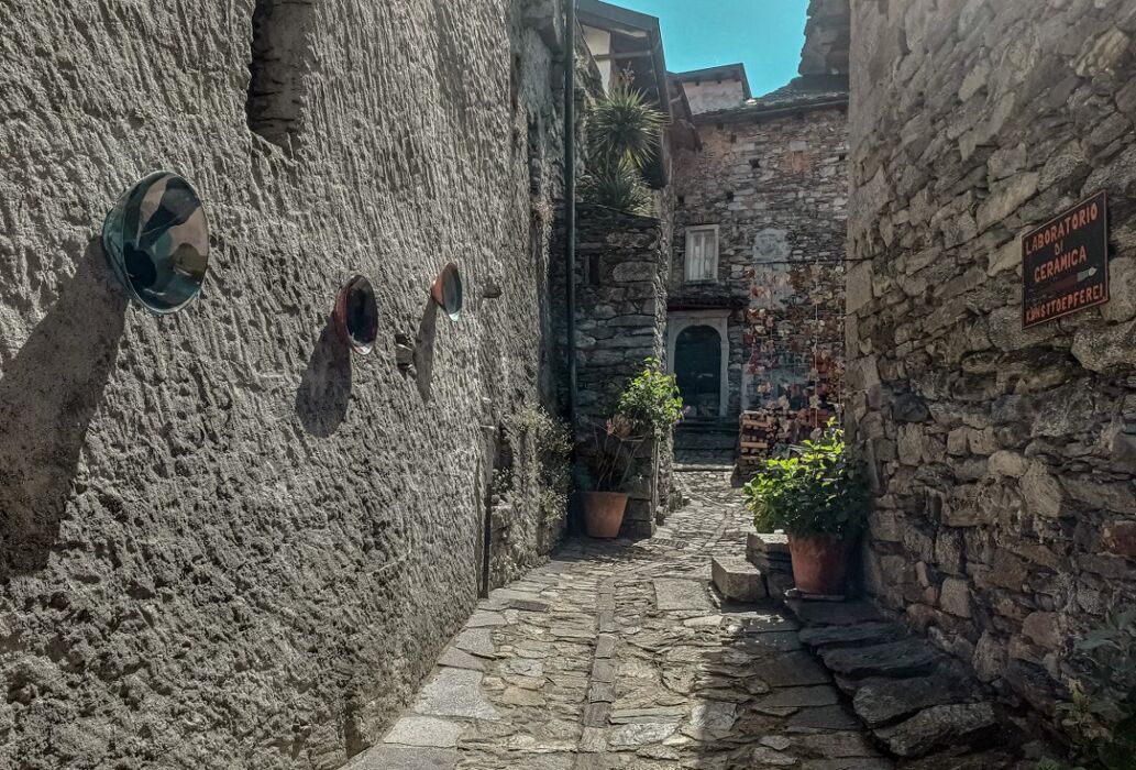 I Sentieri di Cavandone: Il Borgo affacciato sul Golfo Borromeo I Sentieri di Cavandone: Il Borgo affacciato sul Golfo Borromeo desktop picture