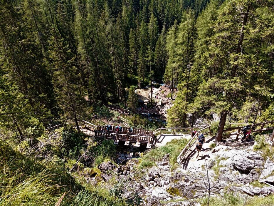 Le Dolomiti di Brenta: Escursione alle Cascate della Vallesinella Le Dolomiti di Brenta: Escursione alle Cascate della Vallesinella desktop picture