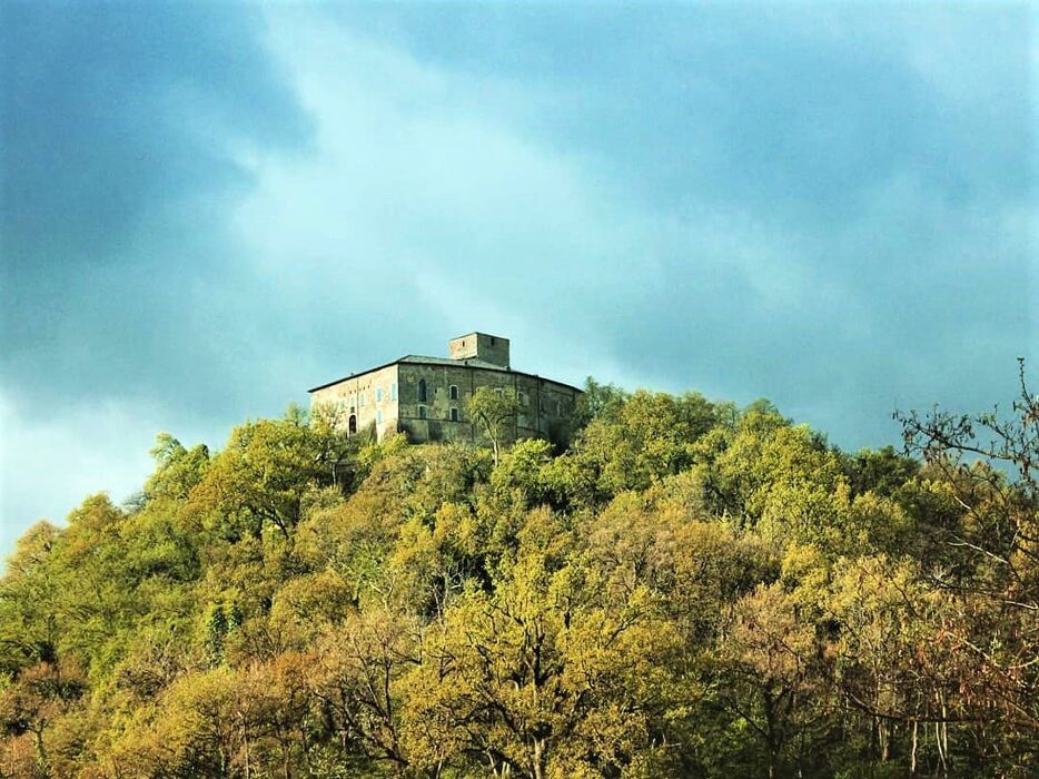 Passeggiata Serale con Pizzata tra i Castelli di Canossa Passeggiata Serale con Pizzata tra i Castelli di Canossa desktop picture