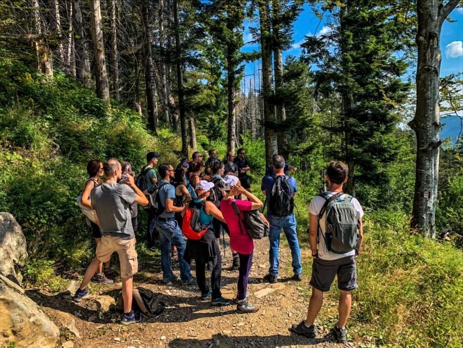 Sui Sentieri di Maria Luigia: Trekking e Cena al Lago Santo Parmense Sui Sentieri di Maria Luigia: Trekking e Cena al Lago Santo Parmense desktop picture