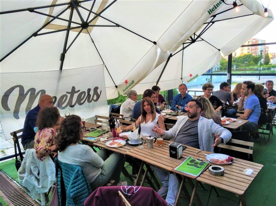 Aperitivo Meeters a Isola, il Quartiere Futuristico di Milano Aperitivo Meeters a Isola, il Quartiere Futuristico di Milano desktop picture
