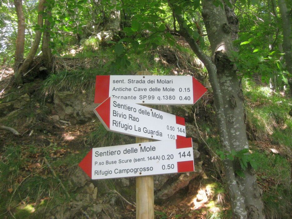 Il Sentiero delle Mole: la via degli antichi contrabbandieri Il Sentiero delle Mole: la via degli antichi contrabbandieri desktop picture