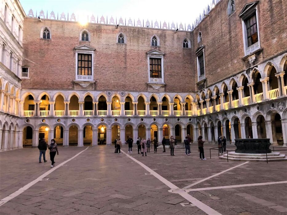 Visita serale a porte chiuse al Palazzo Ducale Visita serale a porte chiuse al Palazzo Ducale desktop picture