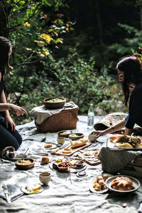 Passeggiata e cena al sacco al chiaro di luna nel Parco del Lura Passeggiata e cena al sacco al chiaro di luna nel Parco del Lura desktop picture