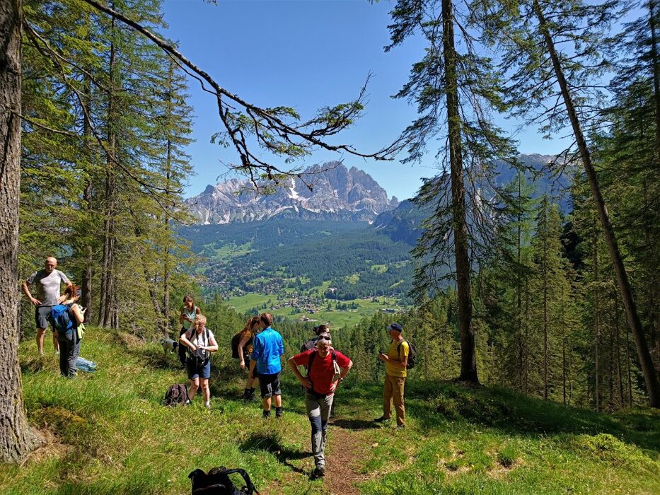 L’incanto dell’acqua: Trekking fra le Gores de Federa L’incanto dell’acqua: Trekking fra le Gores de Federa desktop picture