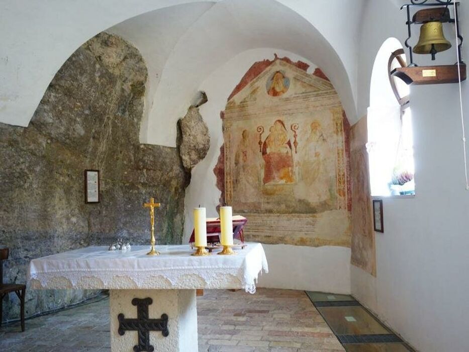 Visita Esclusiva all'Eremo di San Colombano Visita Esclusiva all'Eremo di San Colombano desktop picture