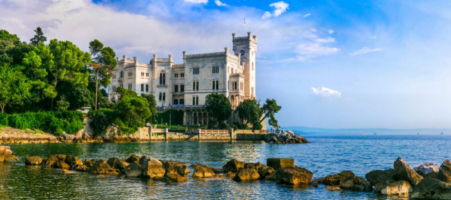 Il Castello di Miramare: Tour Guidato nella Perla Bianca di Trieste Il Castello di Miramare: Tour Guidato nella Perla Bianca di Trieste desktop picture