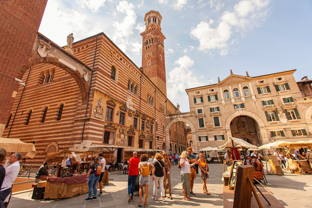 Tour Guidato tra gli Affreschi di Verona Tour Guidato tra gli Affreschi di Verona desktop picture