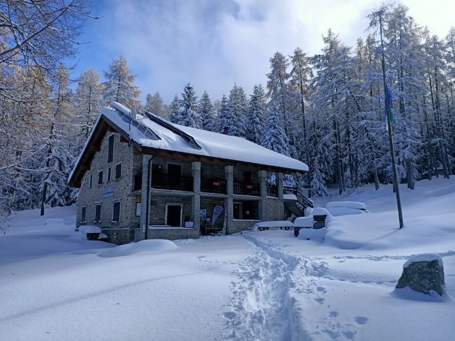 Ciaspolata al Chiaro di Luna con Cena in Rifugio Ciaspolata al Chiaro di Luna con Cena in Rifugio desktop picture