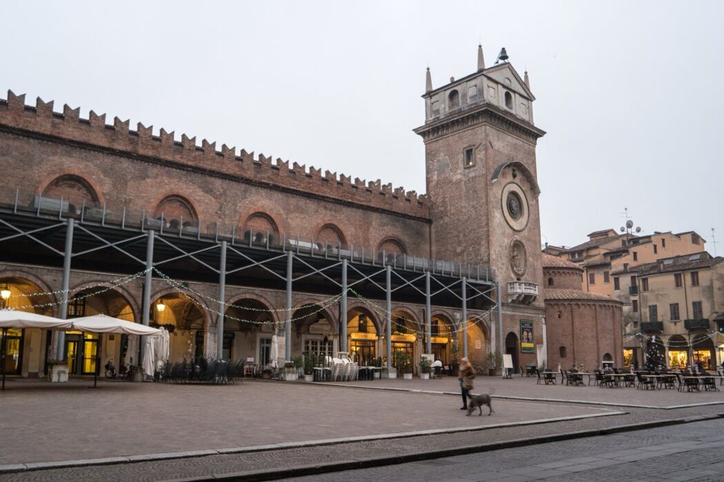 La Magia del Natale a Mantova: Un Tour tra Luci, Teatri e Mercatini La Magia del Natale a Mantova: Un Tour tra Luci, Teatri e Mercatini desktop picture