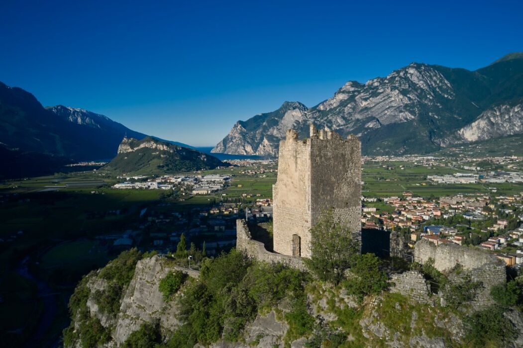 Il Castello di Arco: un Trekking panoramico Il Castello di Arco: un Trekking panoramico desktop picture
