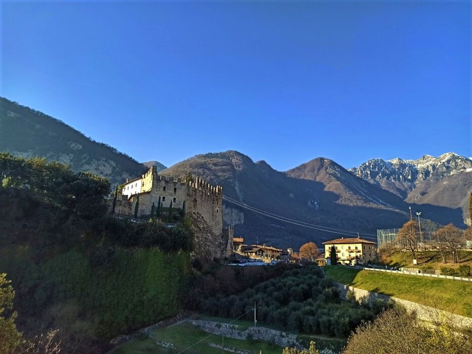 Escursione tra i tesori di Tenno: il Parco della Grotta Cascata del Varone Escursione tra i tesori di Tenno: il Parco della Grotta Cascata del Varone desktop picture