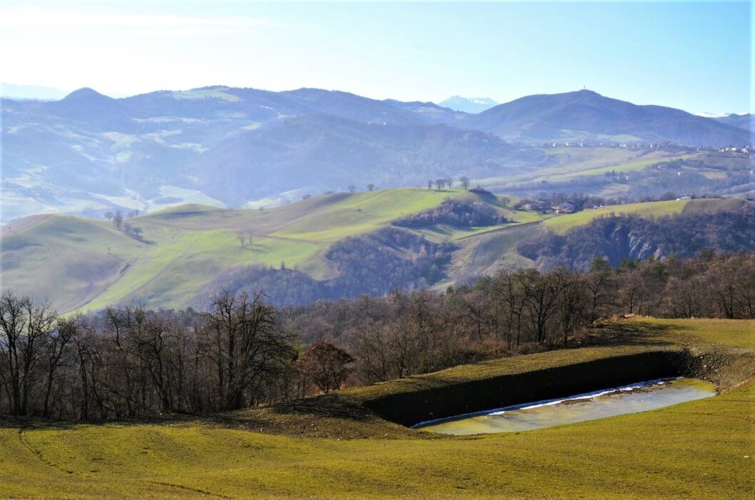 Il Borgo di Borzano: Emozionante Trekking nei Colli Reggiani Il Borgo di Borzano: Emozionante Trekking nei Colli Reggiani desktop picture