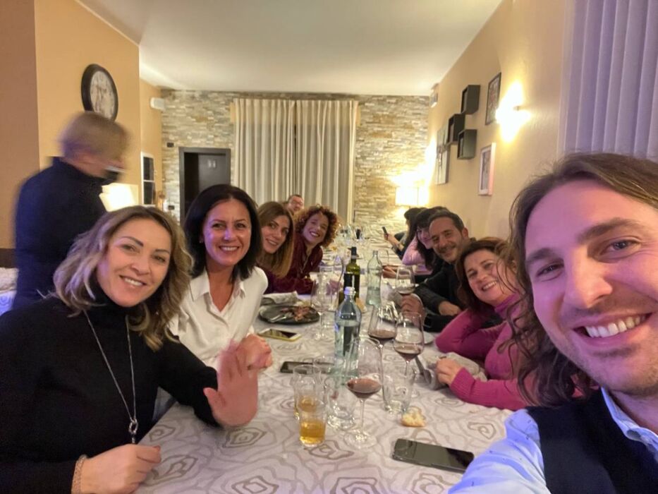 Carnevale a bordo del Trenino Rosso del Bernina Carnevale a bordo del Trenino Rosso del Bernina desktop picture