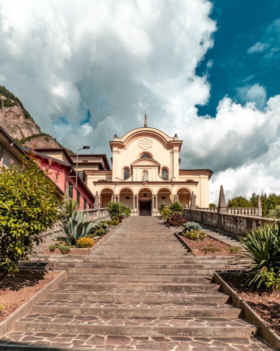 Camminata di gruppo dal Castello dell'Innominato al Lago di Garlate Camminata di gruppo dal Castello dell'Innominato al Lago di Garlate desktop picture
