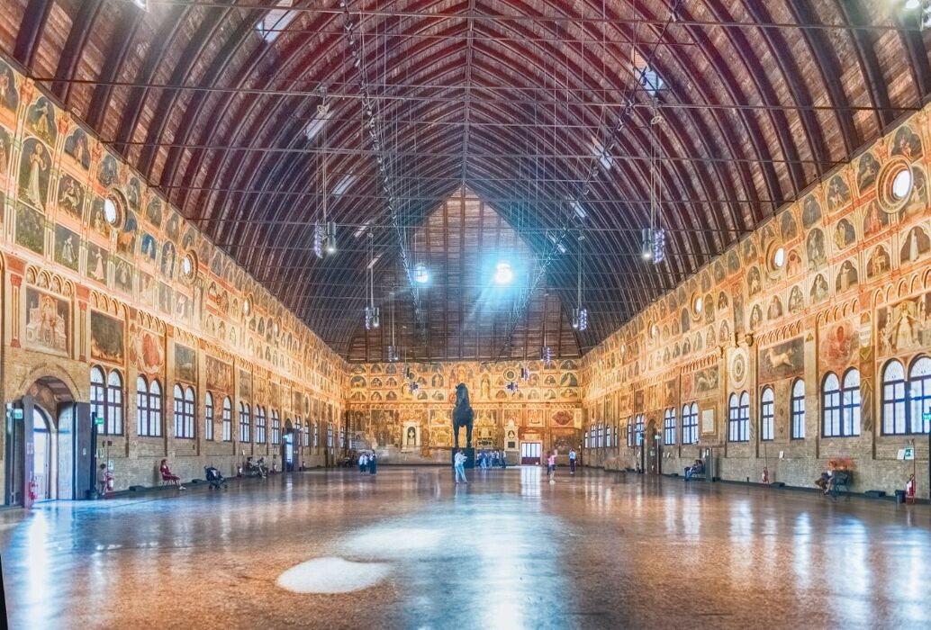 Il Palazzo della Ragione: Visita Guidata tra gli Affreschi di Giotto Il Palazzo della Ragione: Visita Guidata tra gli Affreschi di Giotto desktop picture