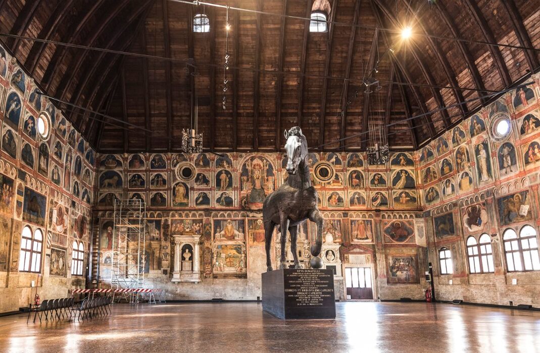 Il Palazzo della Ragione: Visita Guidata tra gli Affreschi di Giotto Il Palazzo della Ragione: Visita Guidata tra gli Affreschi di Giotto desktop picture