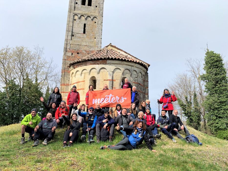 I Sentieri ad anello di Montemagno: il Castello e le sue dolci colline I Sentieri ad anello di Montemagno: il Castello e le sue dolci colline desktop picture