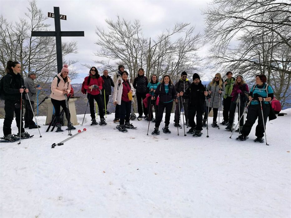Ciaspolata di Gruppo in Vetta al Monte Autore Ciaspolata di Gruppo in Vetta al Monte Autore desktop picture