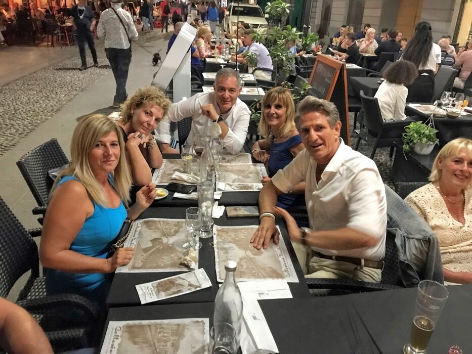 Pizzata a due passi dai Navigli Pizzata a due passi dai Navigli desktop picture